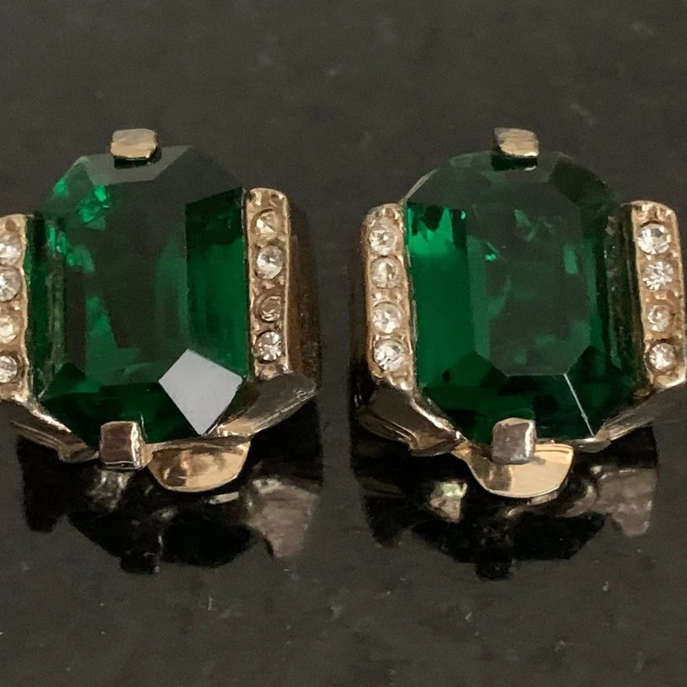 Sold Vintage Clip-On Earrings - Picture 5 of 9